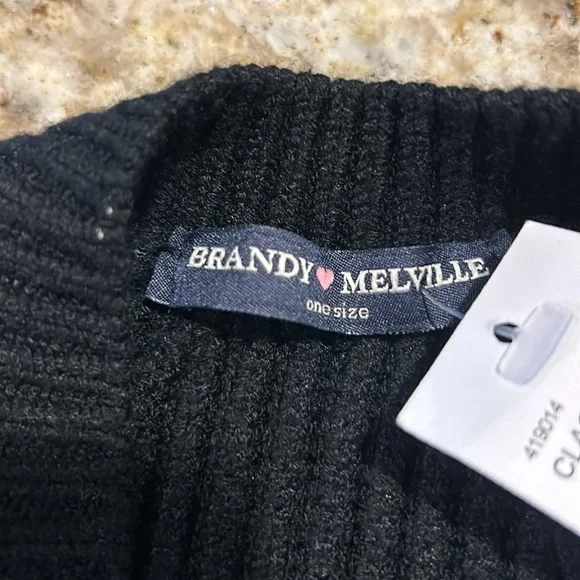 Brandy Melville crop top - Picture 2 of 5